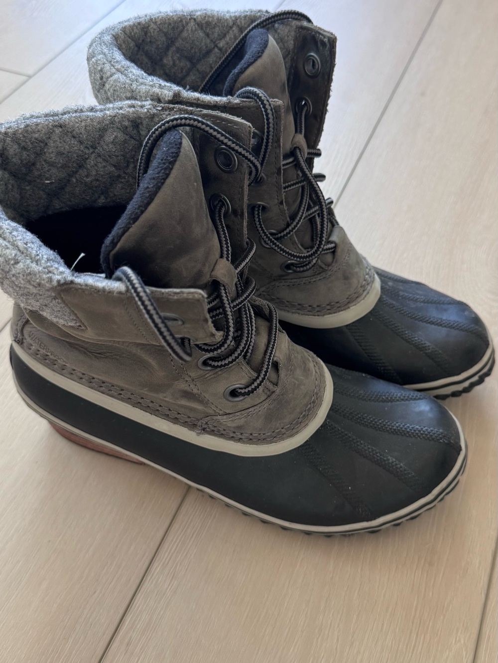 Sorel Women's Two-Tone Gray & Black Waterproof Winter Boots